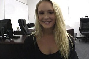 丰满人妻中伦妇伦精